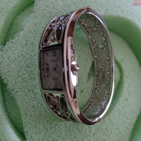 Beautiful Watch - Picture 8 of 9